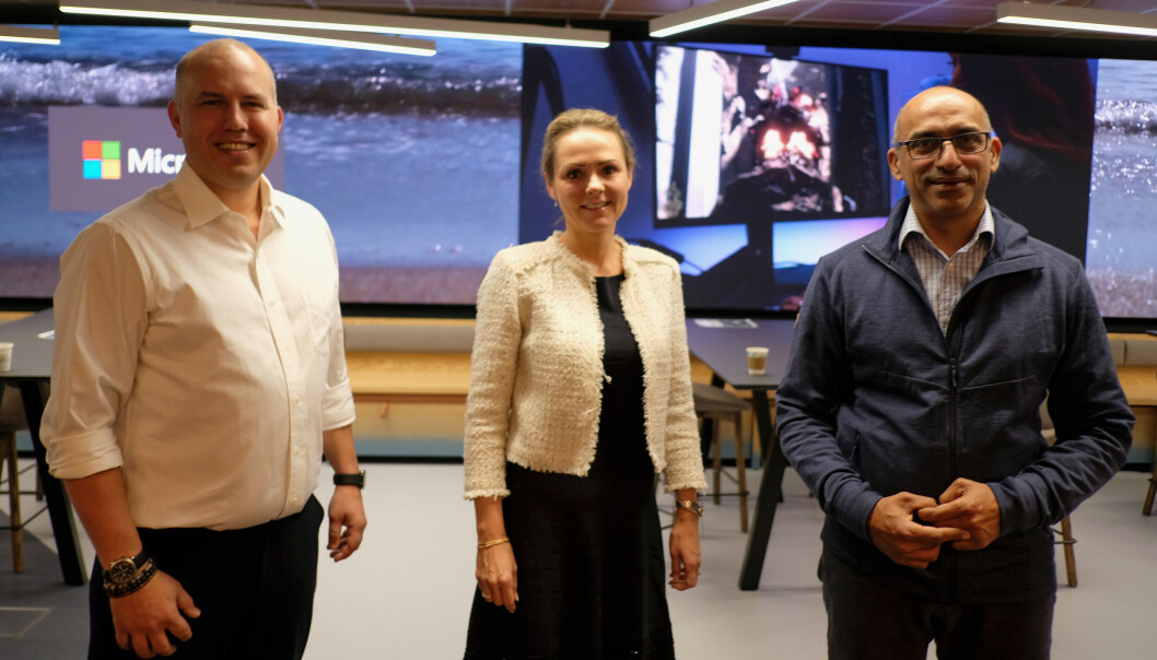 Christopher Frenning, direktør for datasenterstrategi i Microsoft Norge, Linda Hofstad Helleland, Distrikts- og digitaliseringsminister og Shahzad Rana, teknologidirektør i Microsoft Norge er alle glade for at datasenterindustrien vokser i Norge. Christopher Frenning, direktør for datasenterstrategi i Microsoft Norge, Linda Hofstad Helleland, Distrikts- og digitaliseringsminister og Shahzad Rana, teknologidirektør i Microsoft Norge er alle glade for at datasenterindustrien vokser i Norge.