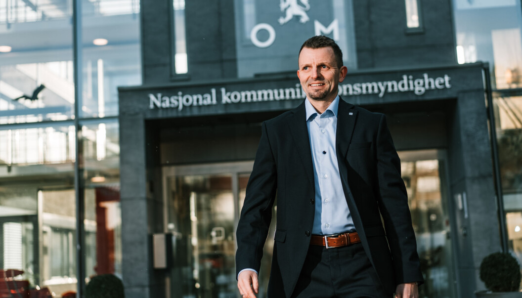 Hans Jørgen Enger i Nkom svarer den danske konsulenten John Strand. Hans Jørgen Enger i Nkom svarer den danske konsulenten John Strand.