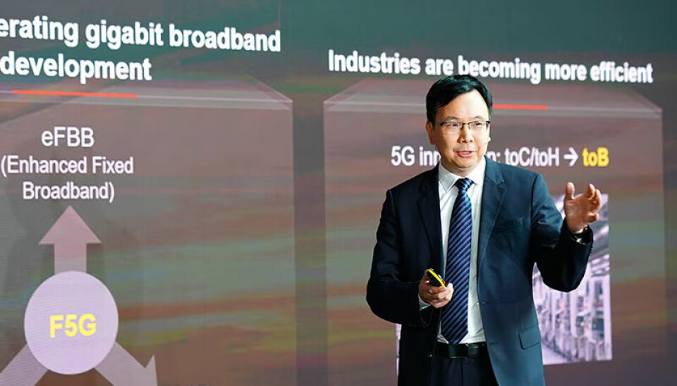 Yang Chaobin, Huaweis Senior Vice President og President of ICT Products & Solutions, holder foredraget 'On the Fast Track to the 5.5G Era' under Mobile World Congress.