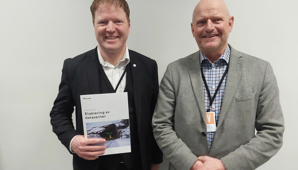Statsråd Sigbjørn Gjelsvik og Bjørn Rønning fra Norsk Datasenterindustri er begge glade for mer regulering av bransjen, og enige i at en kommunal veileder er et skritt i riktig retning.