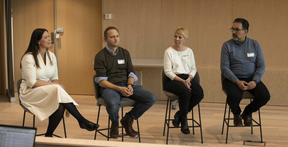 Fra AI-debatten i IT Forum Vest. Fra venstre: Elisabeth Kjerstad Bøe fra Terravera Foundation, Jone Rasmussen fra Hero Counting, Mari Stubbhaug fra Fylkeskommunen og Førde og Eirik Andreassen fra Digital Norway.