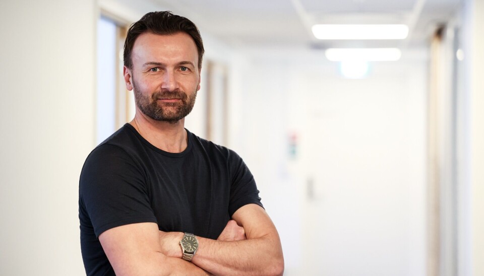 HÅPER: Ole Petter Hatlevoll, daglig leder i Sognenett, sier han håper Sognenett får levere fiberen på sørsiden i Luster, selv om kommunen har valgt å utsette beslutninger fordi de vil undersøke om satellittbasert bredbånd gjør jobben billigere og like bra.
