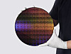 IBMs 0,7 nm brikketeknologi på en wafer som er et steg i produksjonen og inneholder en rekke mikrobrikker.